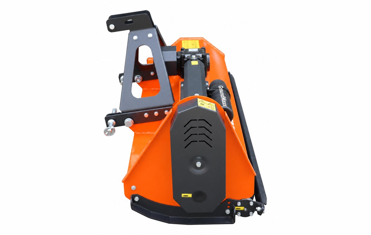 GroundMaxx LFS53 flail mower, close view of the rotor housing and rear roller