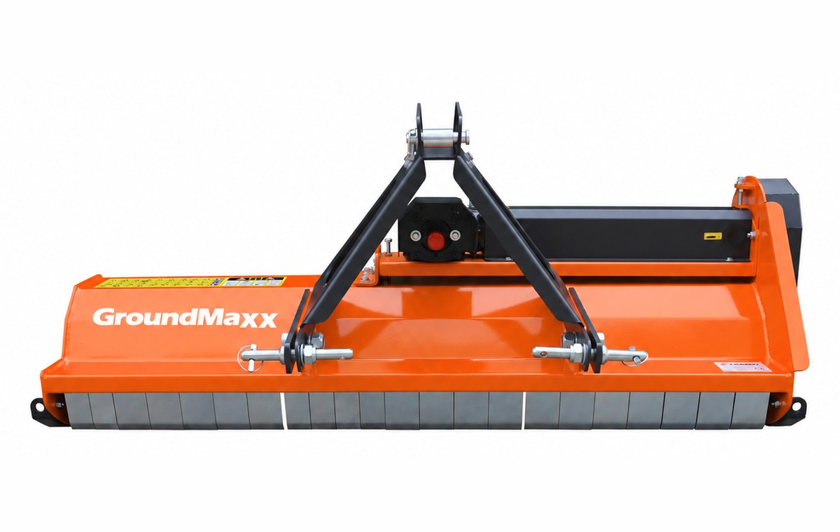 GroundMaxx LFS53 flail mower, front-on view of the 3-point linkage, gearbox and rear roller
