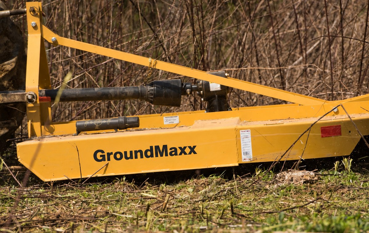 GroundMaxx RC72 rotary cutter cutting through dry brush and saplings
